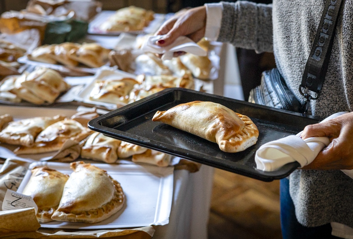 Patricio Rojas destaca el valor cultural de la empanada en la identidad gastronómica de Chile