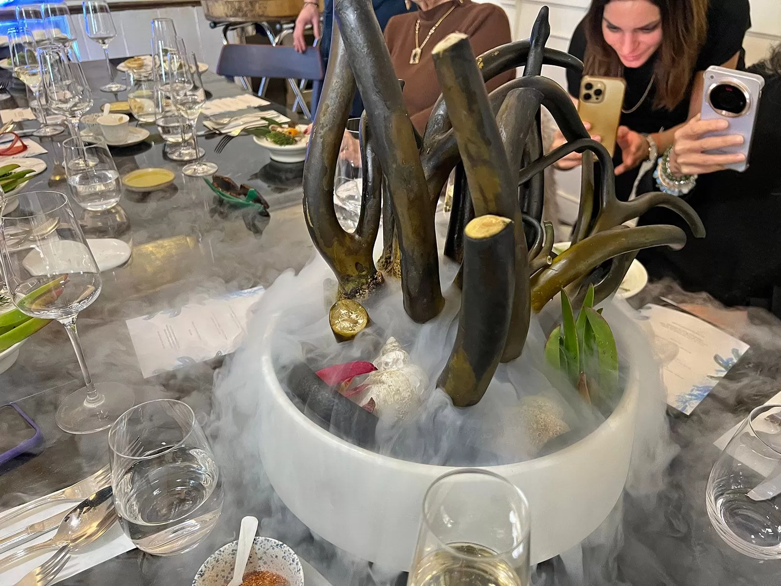Los cronistas gastronómicos se reunieron en Casa Las Cujas, cocina de playa en Vitacura
