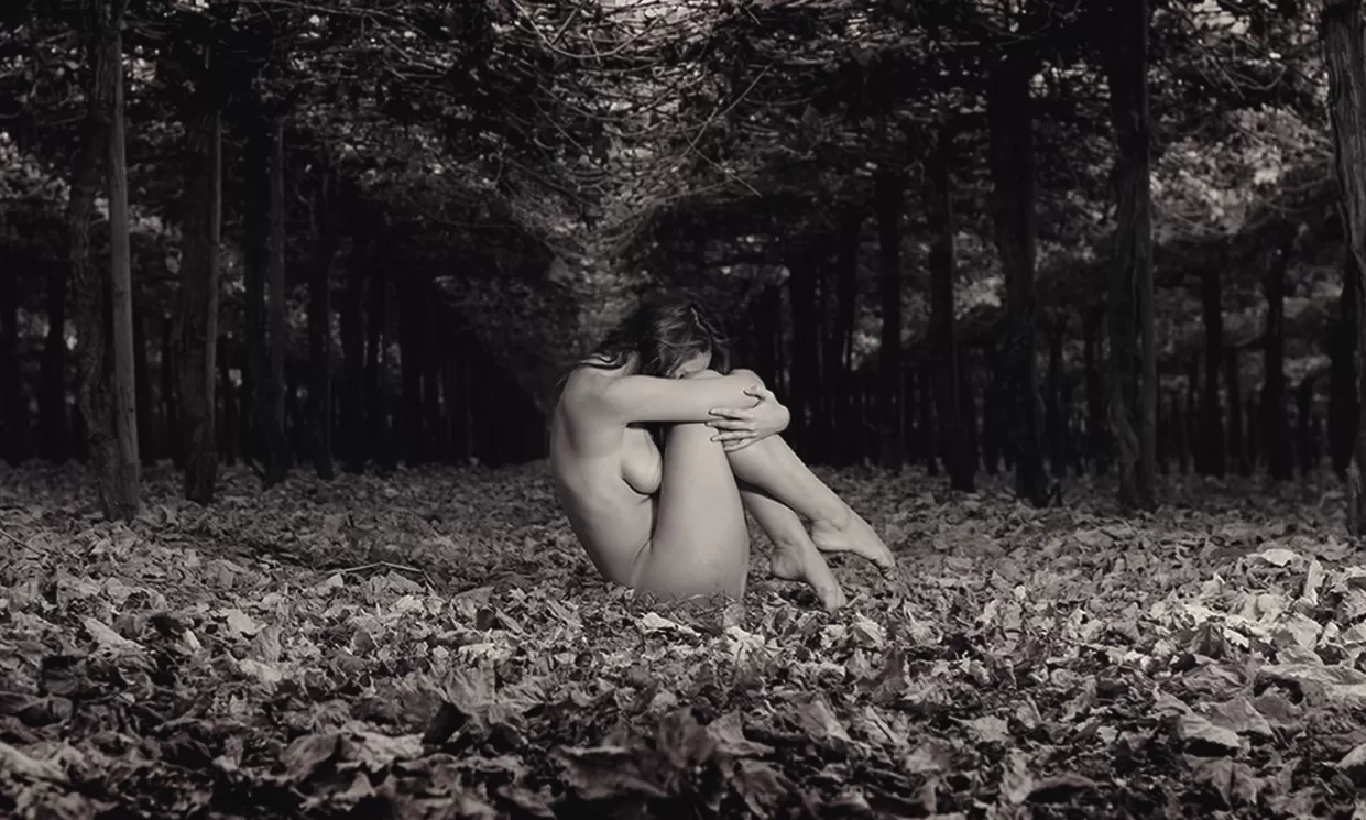 Paula Bertrán: El Cuerpo como Lenguaje y la Fotografía como Revelación