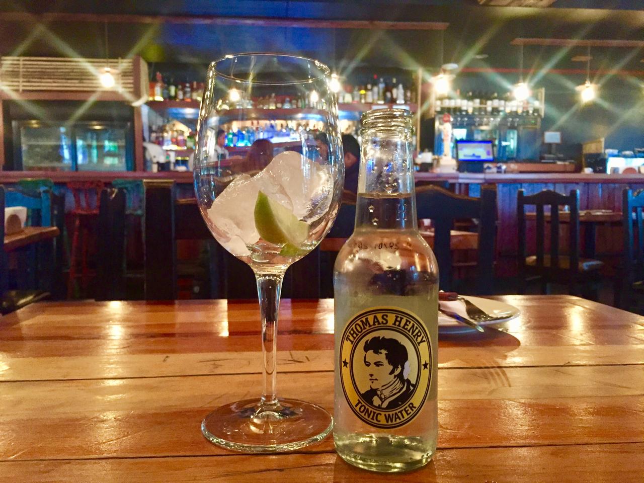 HANDSHAKE SPEAKEASY, EL BAR N°1 DEL MUNDO, LLEGA A CHILE DE LA MANO DE THOMAS HENRY