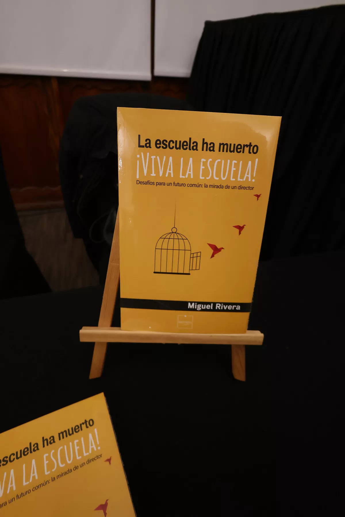 Miguel Rivera presentó en Santa Cruz su libro “La escuela ha muerto ¡Viva la Escuela!”