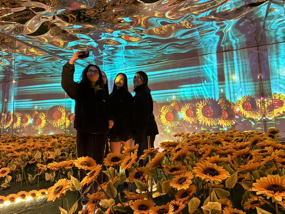 Experiencia inmersiva sobre Van Gogh fortalece convenios con colegios