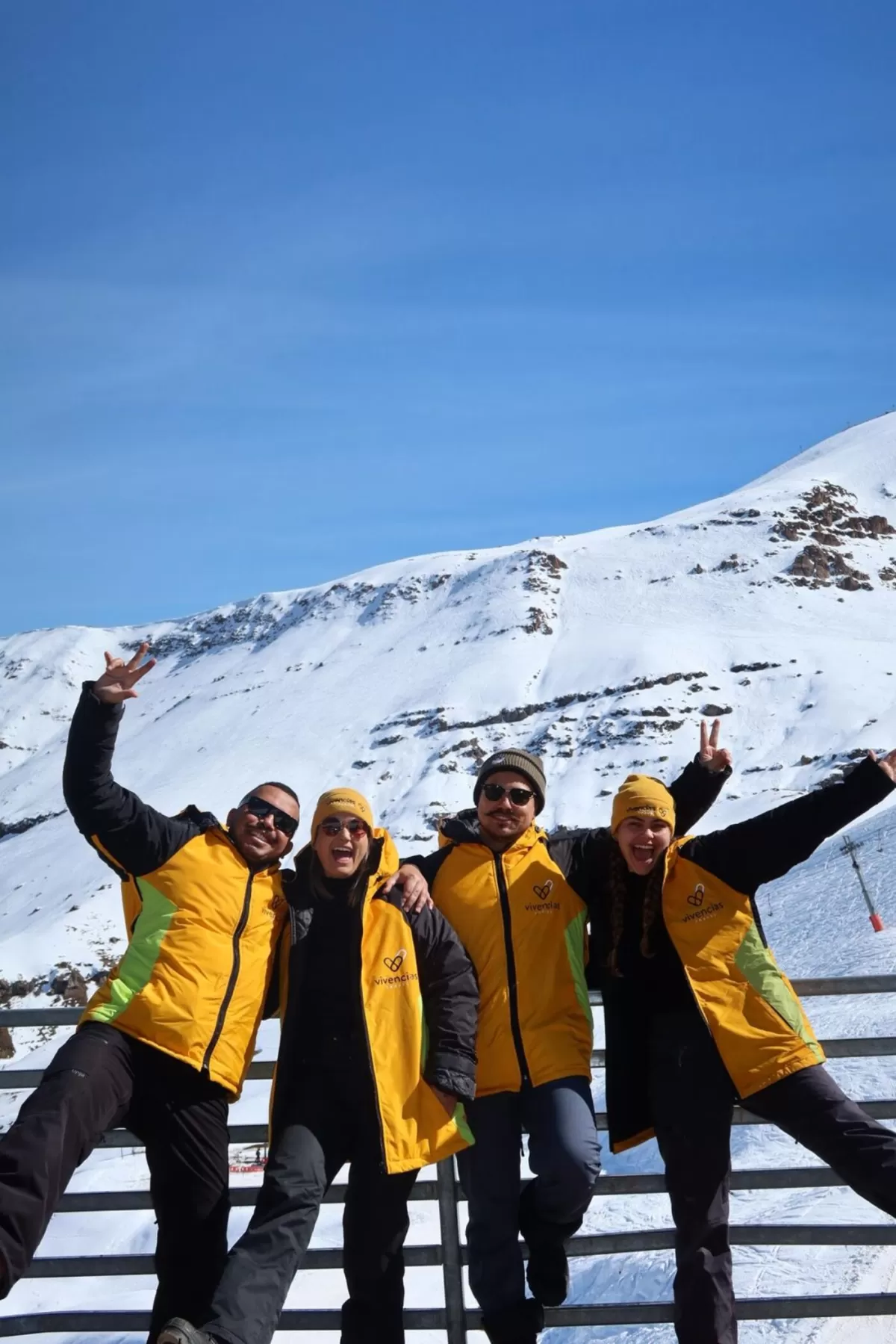 Turistas extranjeros eligen Chile para esquiar en pleno invierno