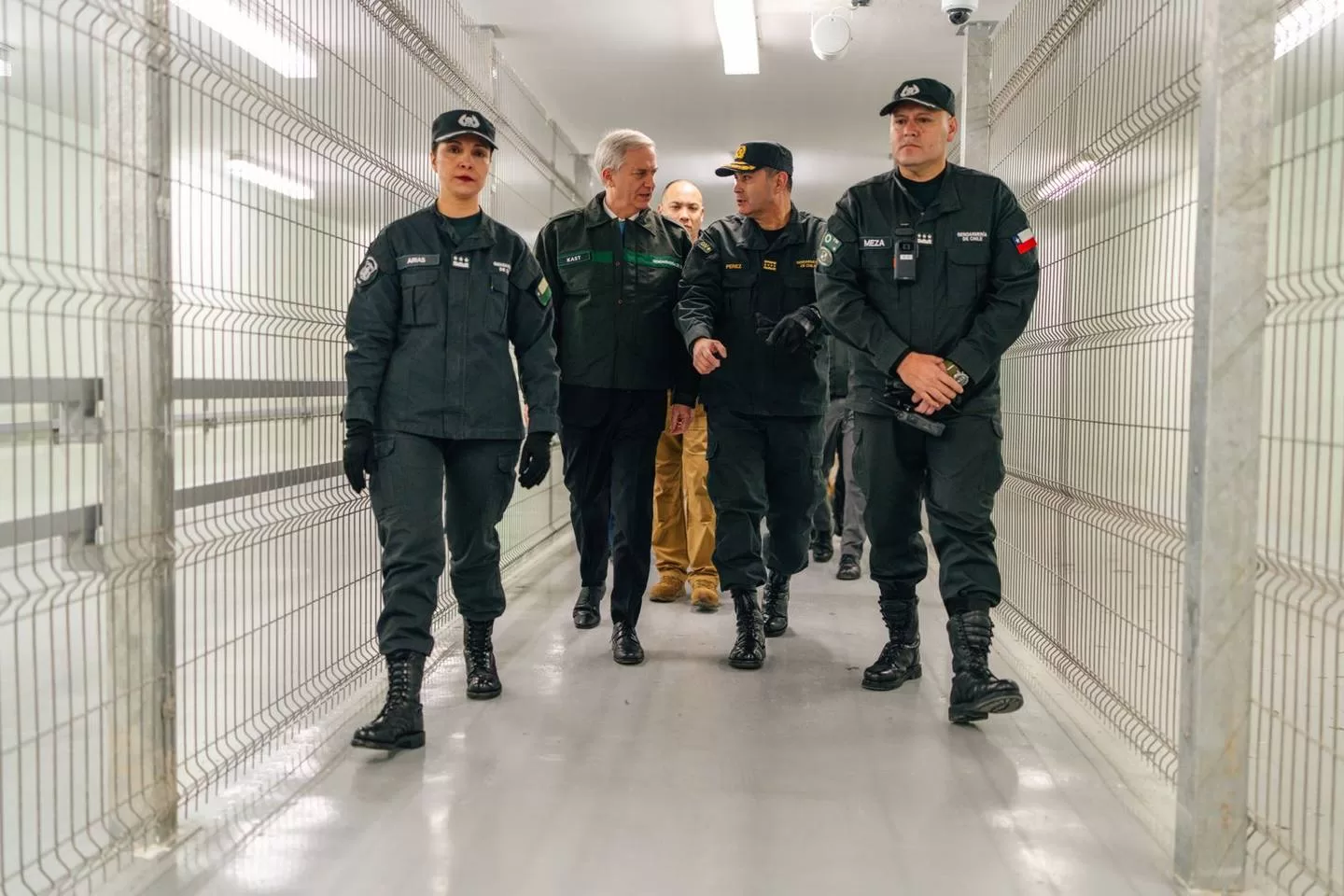 Operación Cancerbero: masivo traslado de reos de alta peligrosidad marca nueva estrategia penitenciaria en Chile