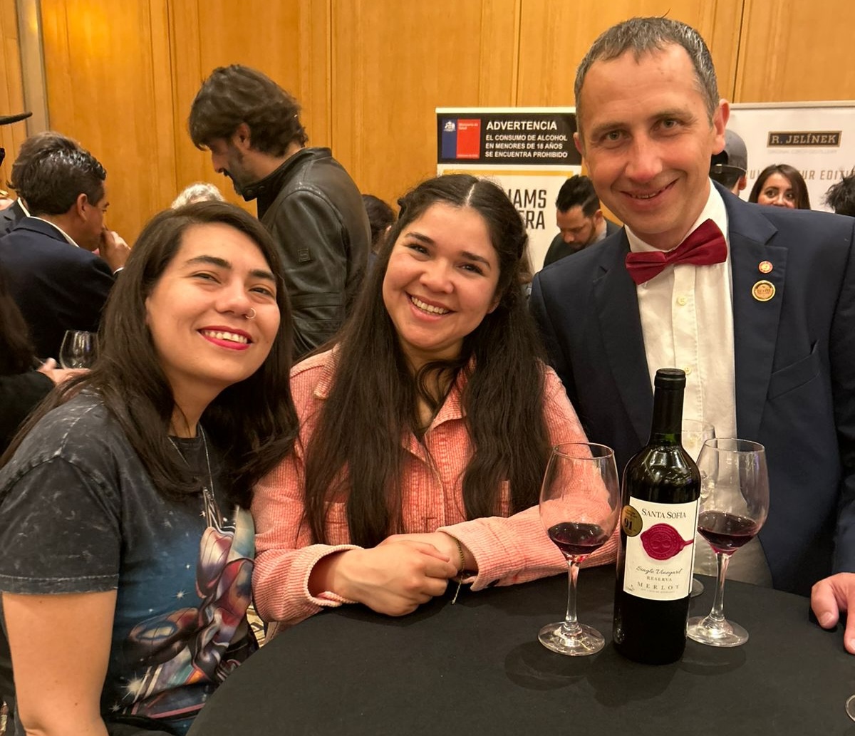 Santa Sofía Chile, un vino que encanta a la vista y enamora al probar